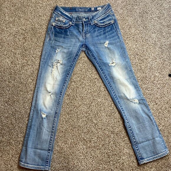 Miss Me Cuffed Capri Low Rise Jeans Distressed Jewled Pockets Size 26 - Picture 4 of 13